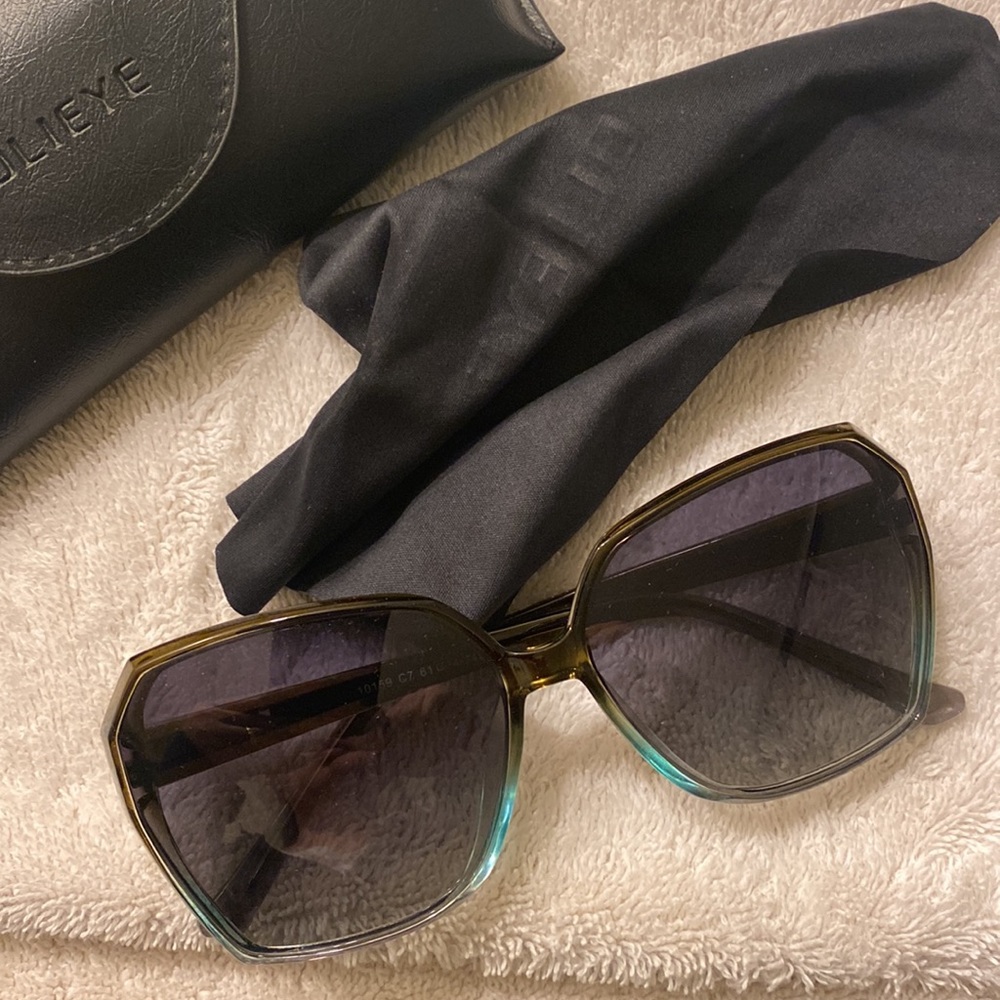 Sunnies with case and cloth